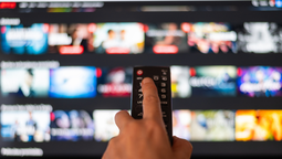 altText(Dónde ver series y películas gratis: la plataforma que le ganó a Magis TV)}