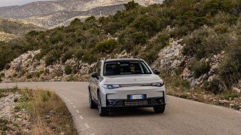 Stellantis se adelanta y descuenta hasta 4.500 euros en sus coches para España