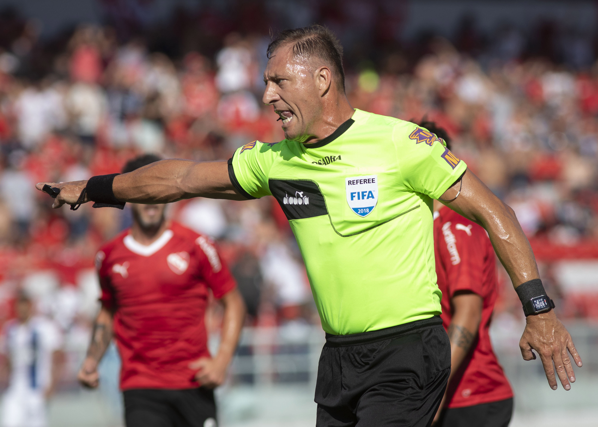 Néstor Pitana se retiró del arbitraje tras 15 años en la Primera División argentina.