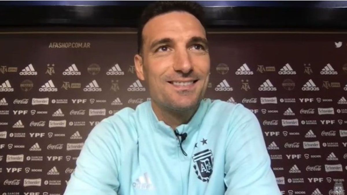 Lionel Scaloni ya casi tiene definido el equipo titular deArgentina para enfrentar a Paraguay por las Eliminatorias Qatar 2022 aunqueLionel Messi encendió las alarmas por molestias físicas. (Foto: @Argentina)