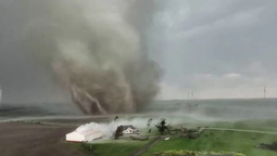 Enorme tornado devastó una ciudad de Iowa, USA.