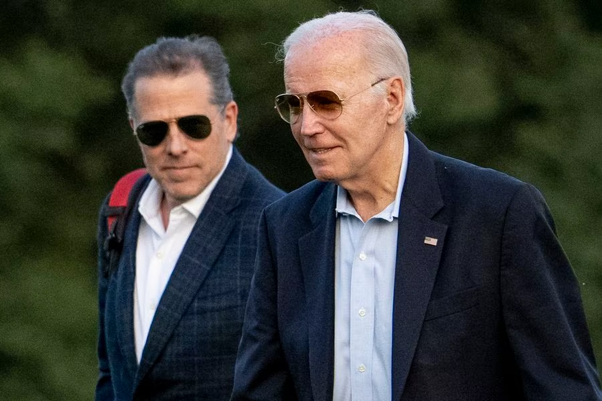 Joe Biden junto con su polémico hijo Hunter. Joe Biden junto con su polémico hijo Hunter.