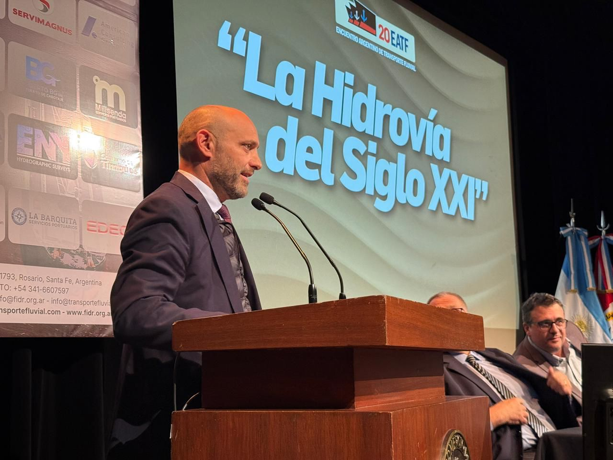 La Provincia volvió a posicionarse en el centro del debate logístico nacional al albergar en Rosario el XX Encuentro Argentino de Transporte Fluvial. La Provincia volvió a posicionarse en el centro del debate logístico nacional al albergar en Rosario el XX Encuentro Argentino de Transporte Fluvial.
