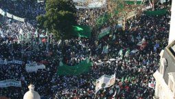 altText(70.000 en Plaza de Mayo y muchos estatales)}