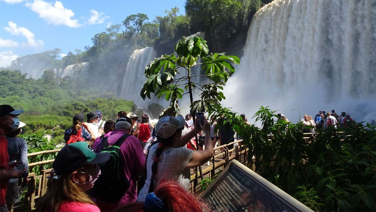 Boomerang Viajes cumple 25 años de vida que lleva a la condición de líder del Turismo Solidario en Argentina. Boomerang Viajes cumple 25 años de vida que lleva a la condición de líder del Turismo Solidario en Argentina.