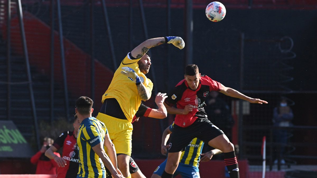 Newell&rsquo;s y Rosario Central empataron este domingo (22/08) 1-1 en cl&aacute;sico rosarino por la s&eacute;ptima fecha de la Liga Profesional 2021. (Foto: T&eacute;lam)&nbsp;