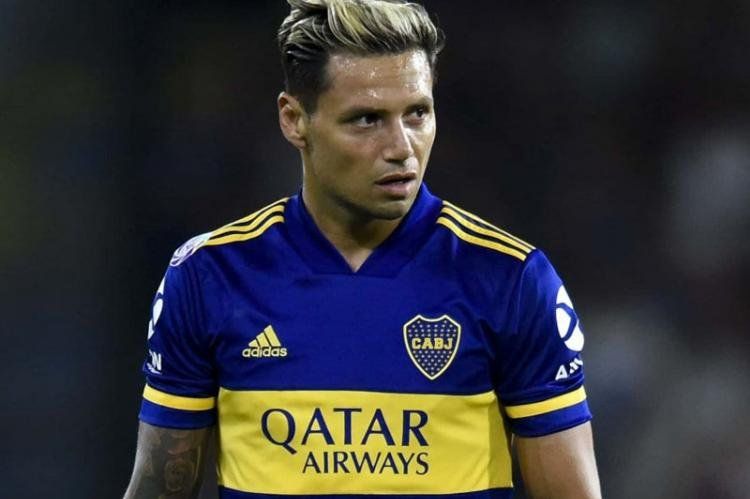 Por su polémico comportamiento durante la goleada ante Vélez, Boca podría sancionar a Mauro Zárate.