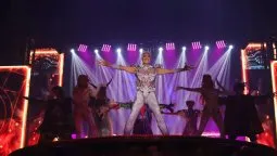 Flavio Mendoza pone primera a Abre tus Alas. Flavio Mendoza pone primera a Abre tus Alas.