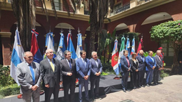 Gerardo Zamora reunió a 10 gobernadores Gerardo Zamora reunió a 10 gobernadores