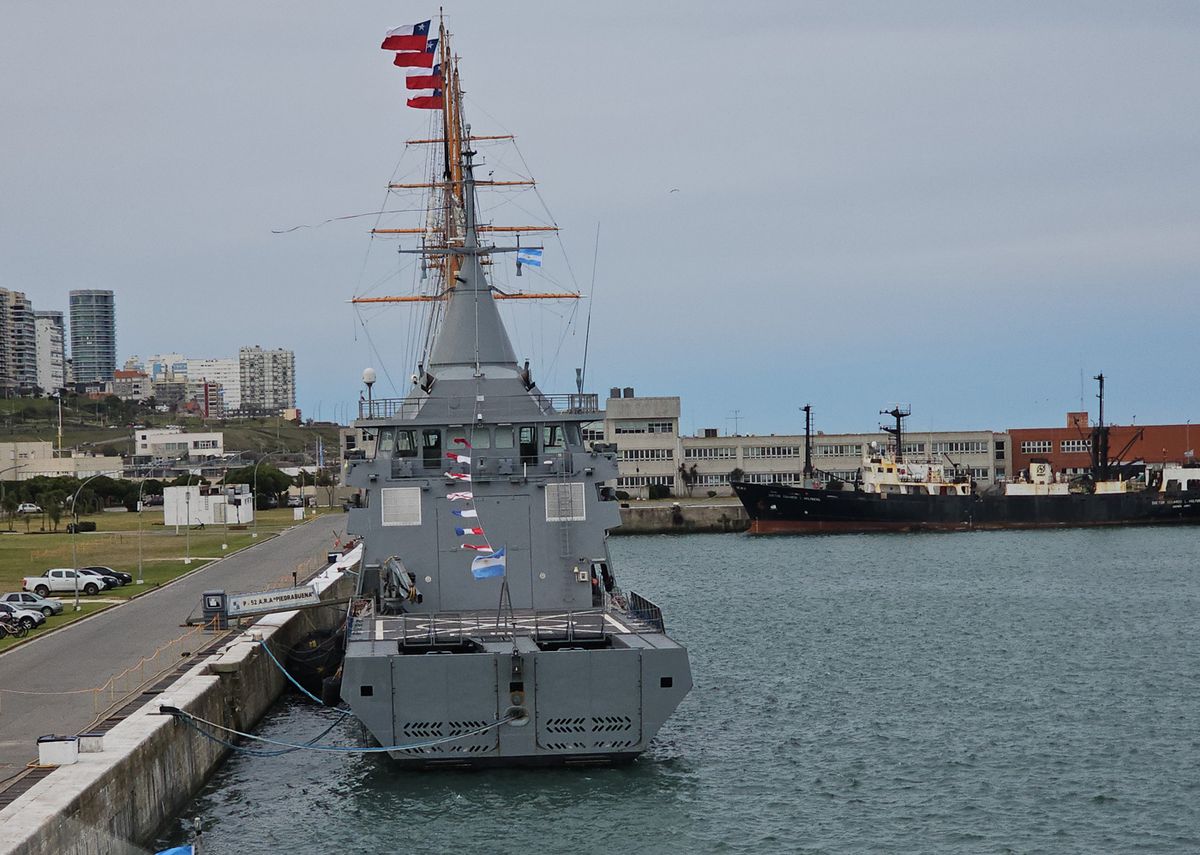 Base Naval Mar del Plata, con visitas. Base Naval Mar del Plata, con visitas.