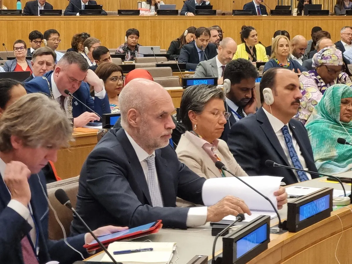 El jefe porteño junto a sus pares, en el Foro Climático donde pidió más financiamiento internacional. El jefe porteño junto a sus pares, en el Foro Climático donde pidió más financiamiento internacional.