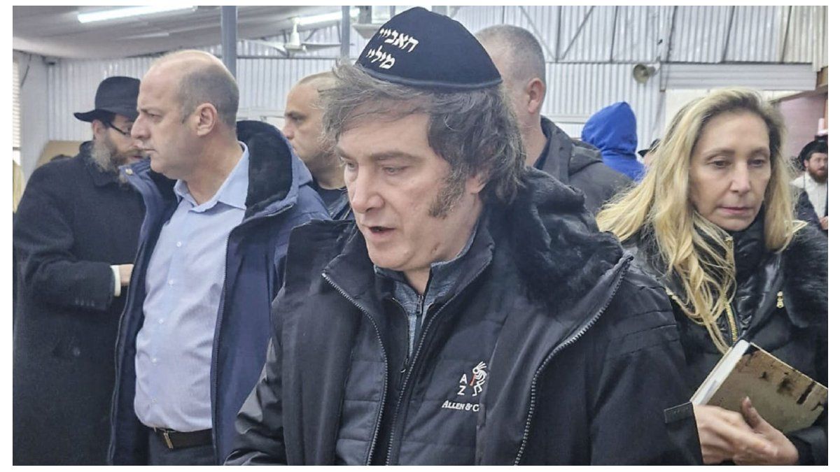 Javier Milei al visitar el Ohel (tumba) del Rebe de Lubavich en Nueva York, antes de meterse en la guerra contra Irán.