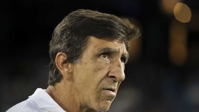 Diego Milito y Gustavo Costas: la primera reunión no llegó a buen puerto