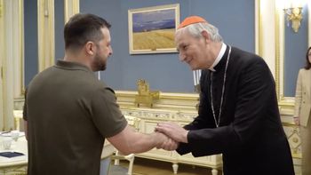 Fuentes del Vaticano afirman que la visita a Moscú sigue en pie. Obviamente la misión de paz debe realizarse en ambas naciones involucradas en el conflicto bélico. Fuentes del Vaticano afirman que la visita a Moscú sigue en pie. Obviamente la misión de paz debe realizarse en ambas naciones involucradas en el conflicto bélico.