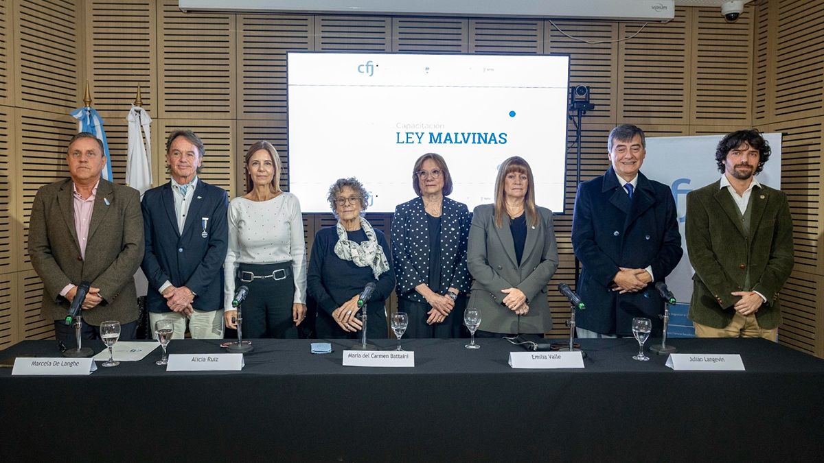 El Poder Judicial de la ciudad de Buenos Aires presentó la capacitación obligatoria “Ley Malvinas” en el Museo Islas Malvinas e Islas del Atlántico Sur. El Poder Judicial de la ciudad de Buenos Aires presentó la capacitación obligatoria “Ley Malvinas” en el Museo Islas Malvinas e Islas del Atlántico Sur.