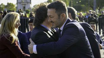 Javier Milei y Luis Petri en Plaza San Martín. Foto Juan Vargas / NA. Javier Milei y Luis Petri en Plaza San Martín. Foto Juan Vargas / NA.