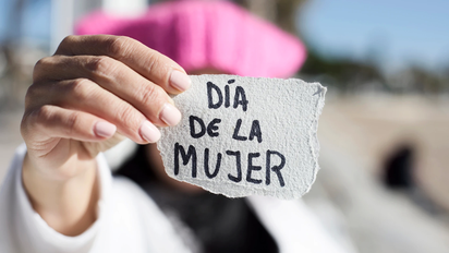 Violencia, pobreza, derechos: Día Internacional de la Mujer