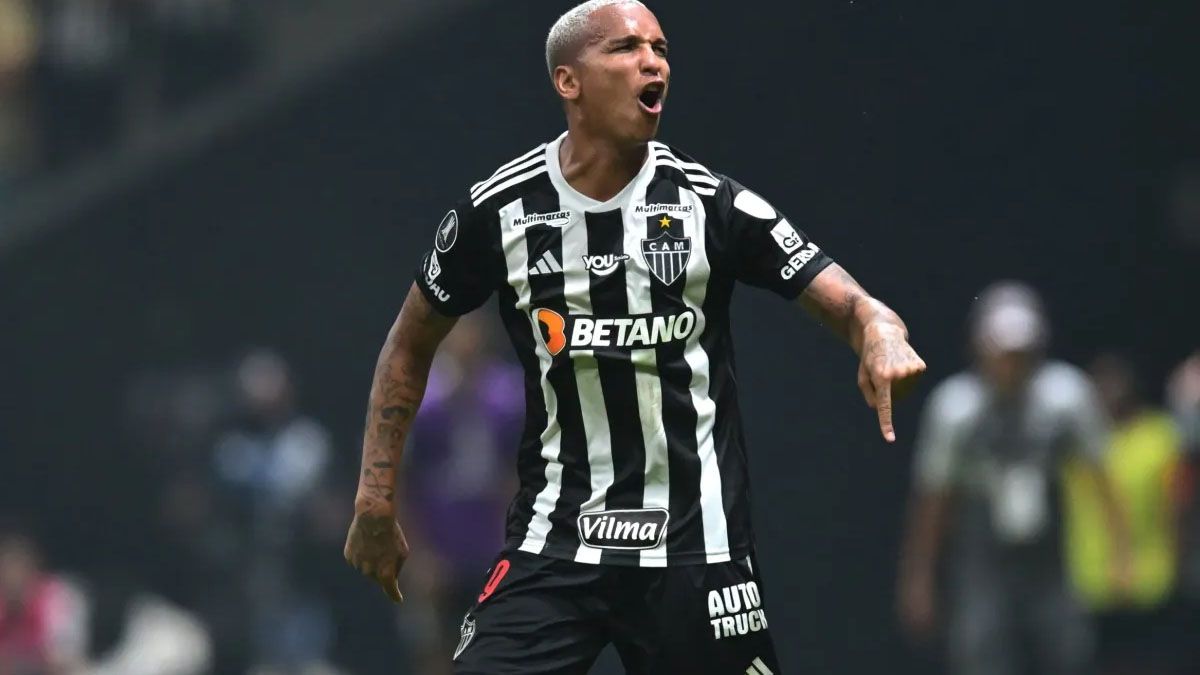 Deyverson fue el autor de dos de los goles de la victoria de Atlético Mineiro frente a River 3-0 por la Copa Libertadores y provocó a los argentinos. Deyverson fue el autor de dos de los goles de la victoria de Atlético Mineiro frente a River 3-0 por la Copa Libertadores y provocó a los argentinos.