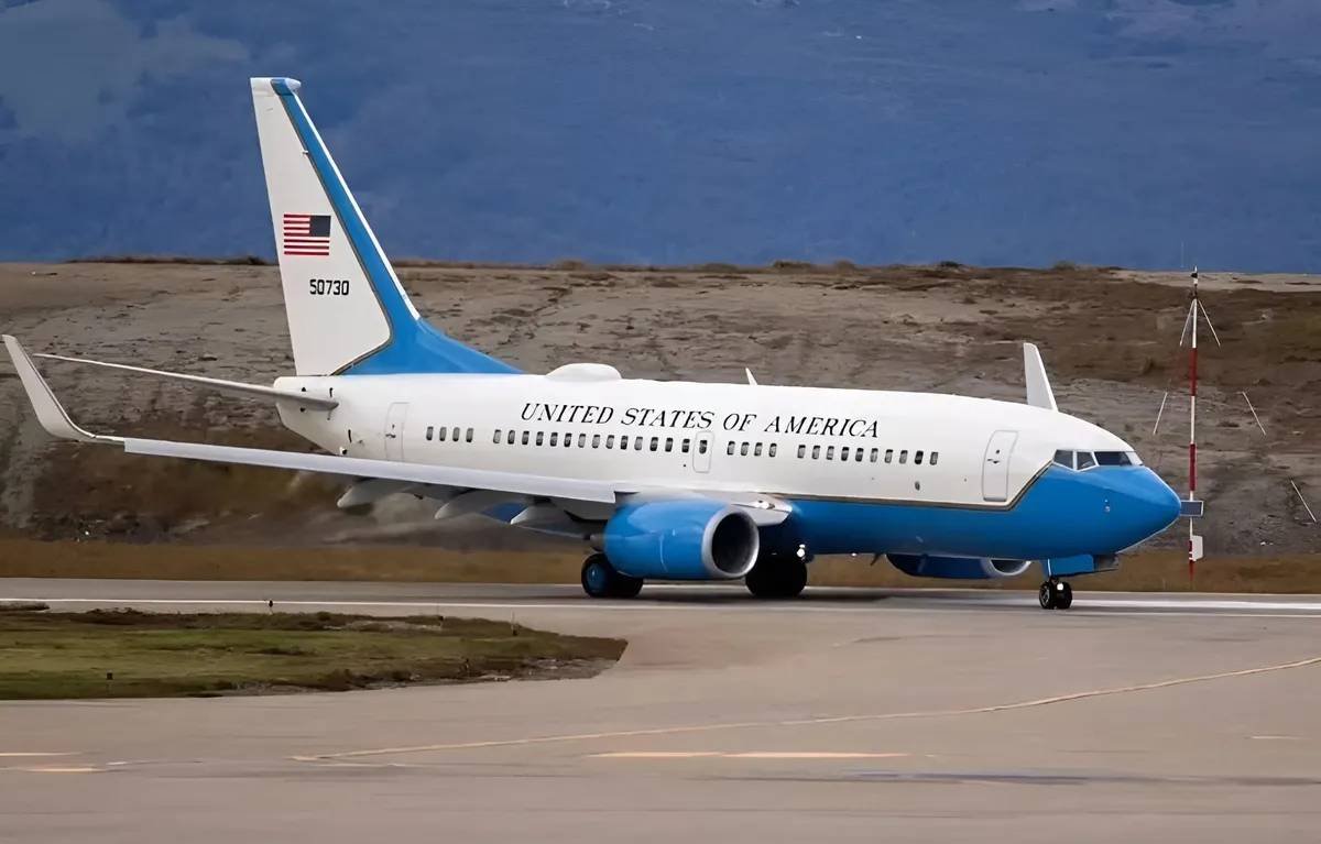 El avión de la discordia en el aeropuerto de Ushuaia. El avión de la discordia en el aeropuerto de Ushuaia.