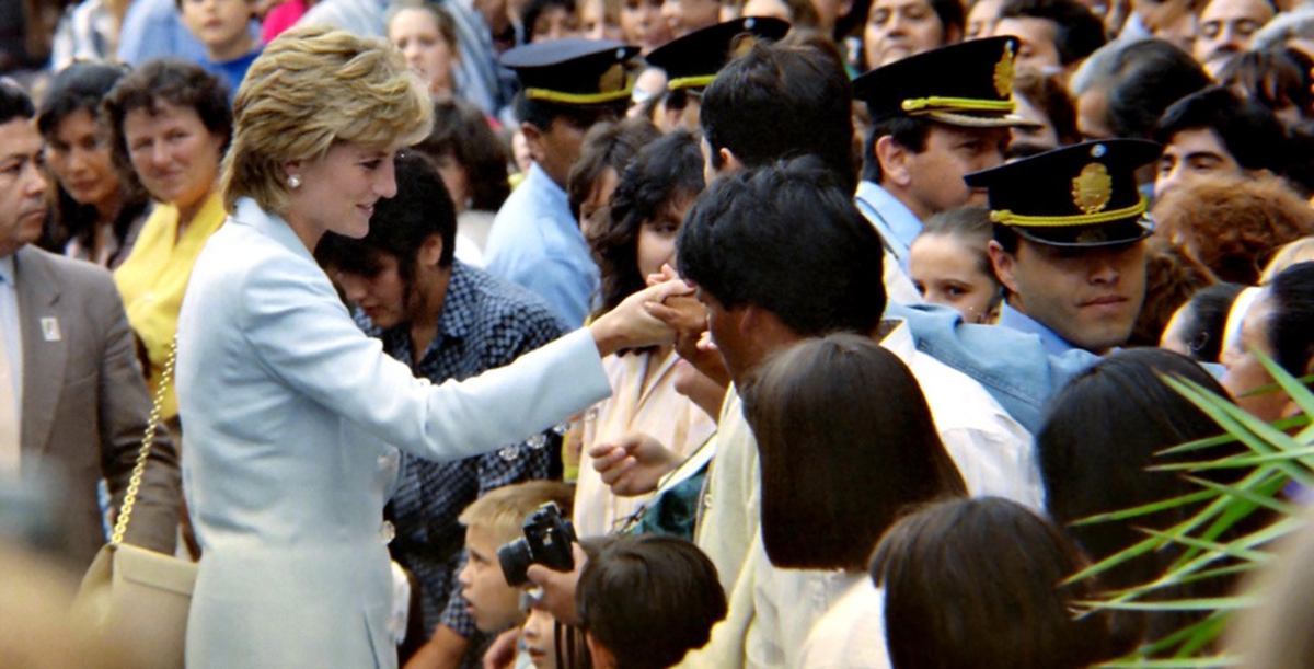 Diana avistó las ballenas y merendó en la casa de té "Ty Te Caerdydd", aunque no fue su única visita a Argentina. También visitó un centro de recuperación en Tigre, sobre el río Luján. Diana avistó las ballenas y merendó en la casa de té "Ty Te Caerdydd", aunque no fue su única visita a Argentina. También visitó un centro de recuperación en Tigre, sobre el río Luján.