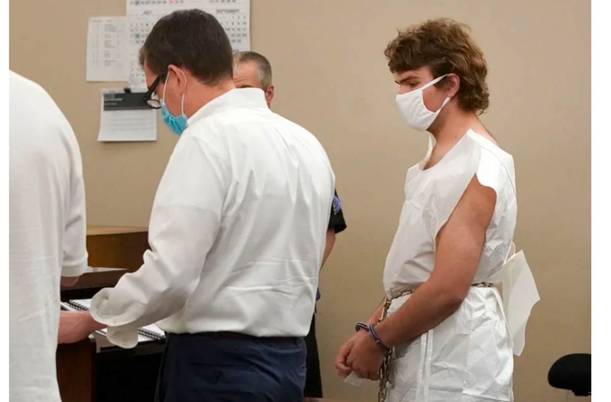 Si el atacante es declarado culpable, enfrenta una pena máxima de cadena perpetua sin libertad condicional.