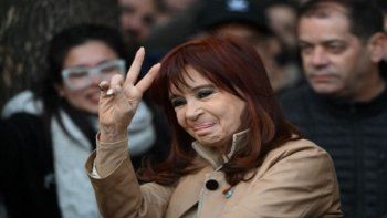 Cristina Kirchner no deberá pagar los $22.000 millones por la causa Vialidad. Cristina Kirchner no deberá pagar los $22.000 millones por la causa Vialidad.