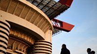 El estadio de San Siro, escenario central del fútbol italiano, en una ciudad que hoy queda bajo el foco por el escándalo que salpica a la Serie A. El estadio de San Siro, escenario central del fútbol italiano, en una ciudad que hoy queda bajo el foco por el escándalo que salpica a la Serie A.