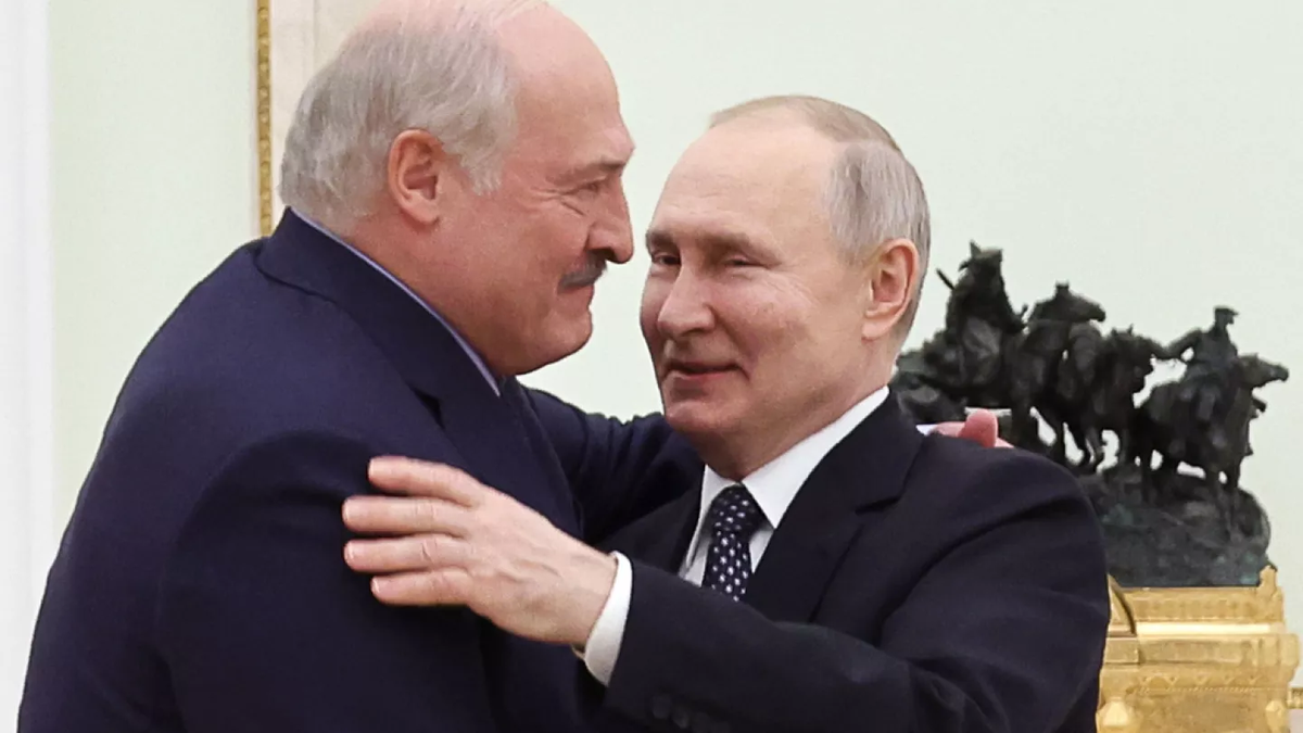 El presidente bielorruso Alexander Lukashenko y Vladimir Putin.
