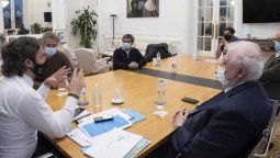 altText(Alerta por rebrote de Covid-19 y reunión de emergencia en el Gobierno con PBA y CABA)}
