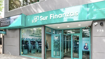 Sur Finanzas retoca su imagen en Ezeiza en medio del escándalo judicial: El insólito cambio