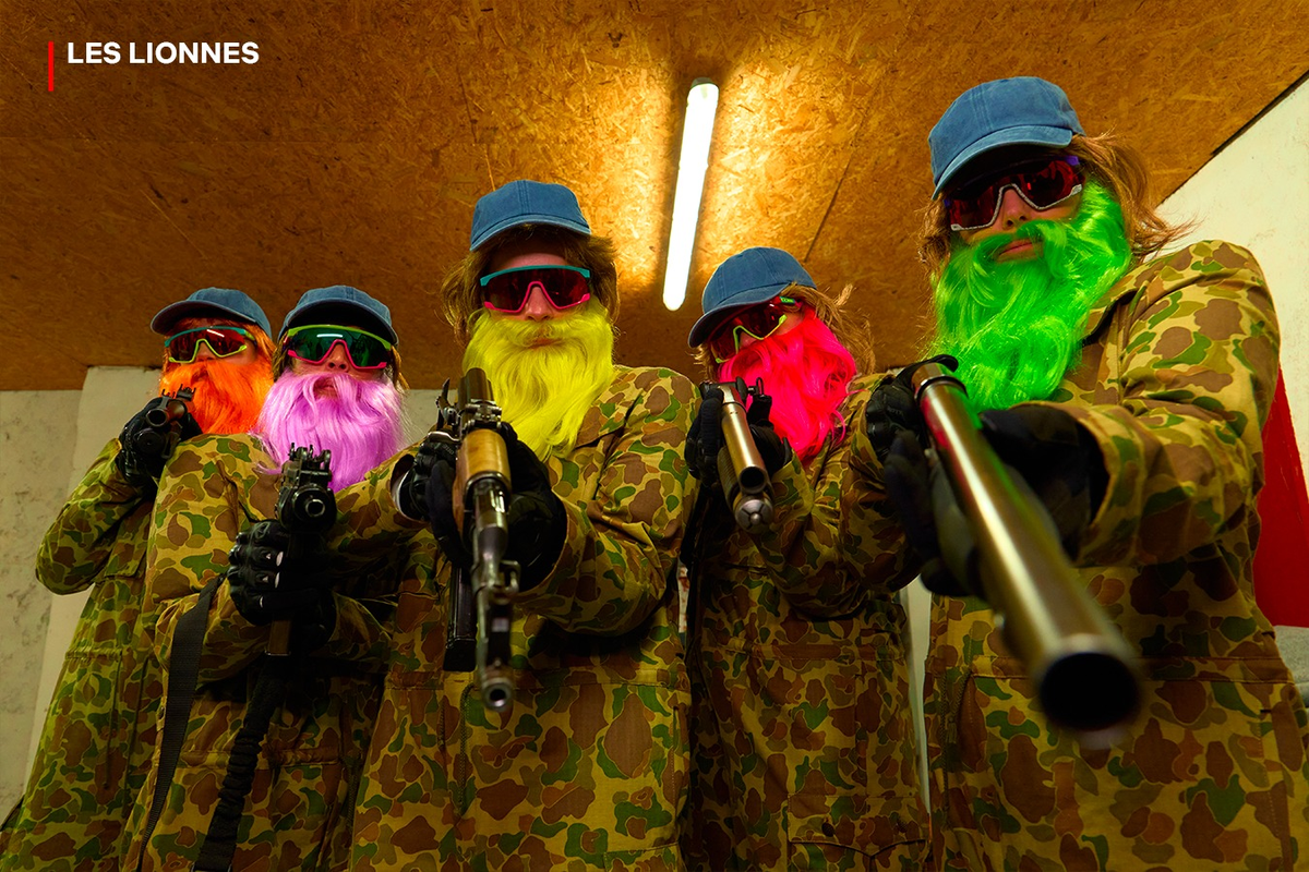 La crítica destaca la química de sus protagonistas y lo entretenida que es la serie, además de su ritmo de maratón y personajes bien escritos. La crítica destaca la química de sus protagonistas y lo entretenida que es la serie, además de su ritmo de maratón y personajes bien escritos.