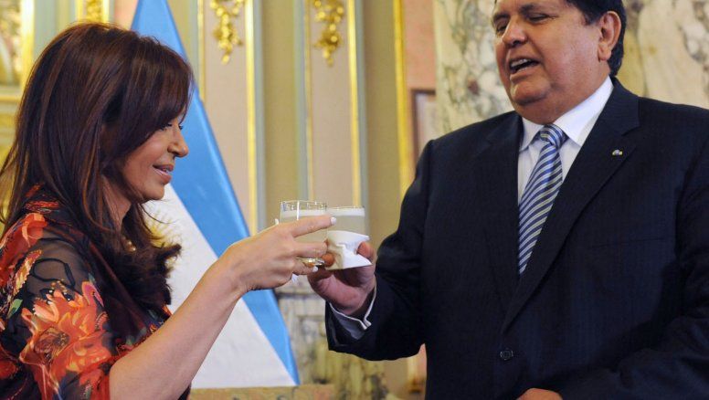 Murió Alan García, el expresidente que se pegó un tiro cuando lo iban a detener