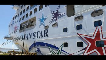 Puerto Argentino era el objetivo de 800 argentinos en el Norwegian Star. Alguien decidió que mejor no bajaban. Puerto Argentino era el objetivo de 800 argentinos en el Norwegian Star. Alguien decidió que mejor no bajaban.