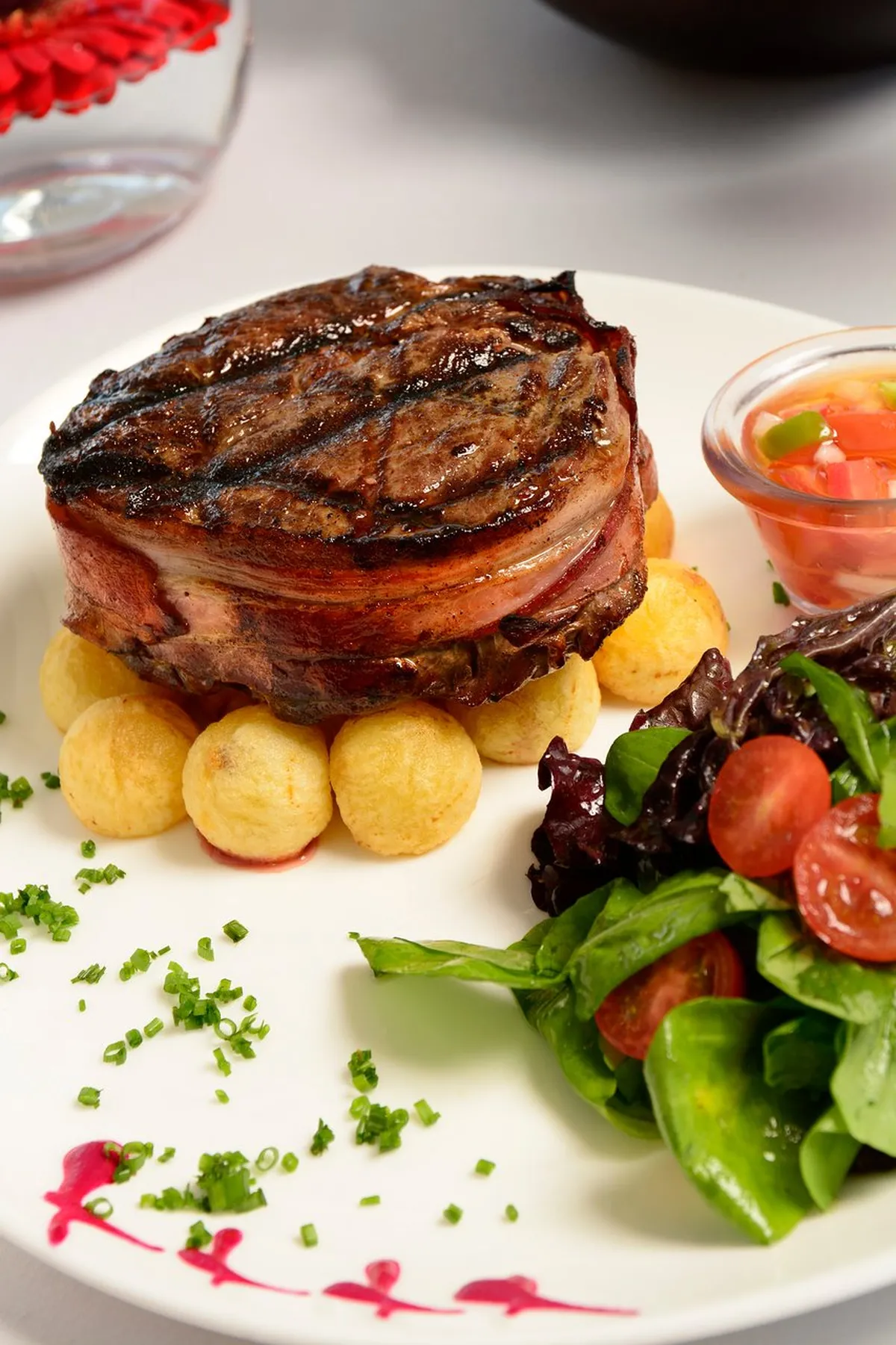 Hay una amplia variedad de platos para degustar.