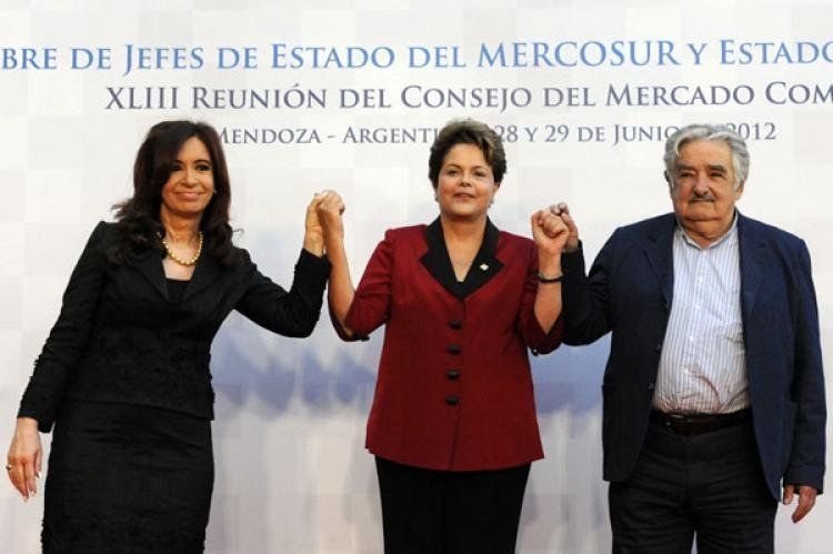 Cristina junto a Dilma Rousseff y José Mujica en la Cumbre del Mercosur en Mendoza (Foto: Télam)