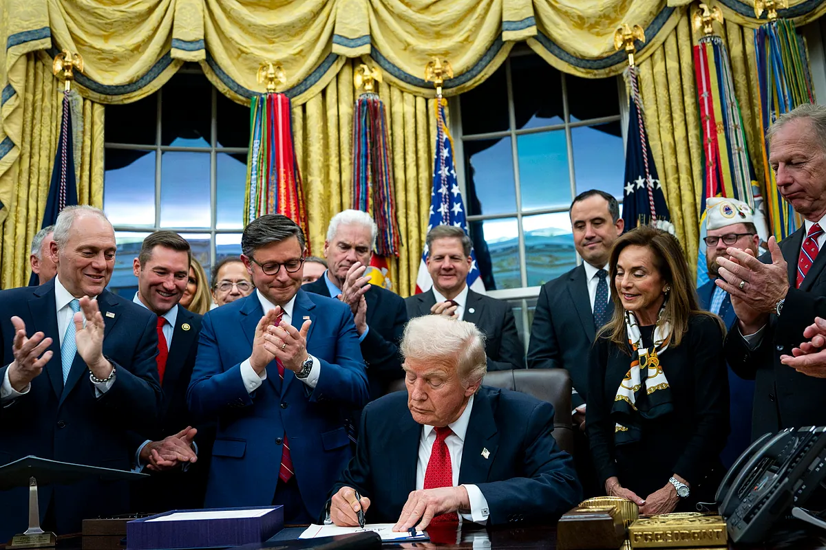 El presidente de Estados Unidos, Donald Trump, firma en la Casa Blanca la ley que permite la financiación del Gobierno federal hasta el 30 de enero para poner fin al 'shutdown'.BONNIE CASH / POOLEFE El presidente de Estados Unidos, Donald Trump, firma en la Casa Blanca la ley que permite la financiación del Gobierno federal hasta el 30 de enero para poner fin al 'shutdown'.BONNIE CASH / POOLEFE