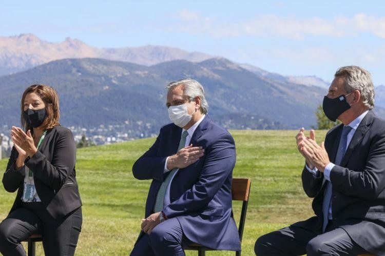 Alberto F. en Bariloche, junto a la gobernadora Carreras y el ministro Rossi (NA).