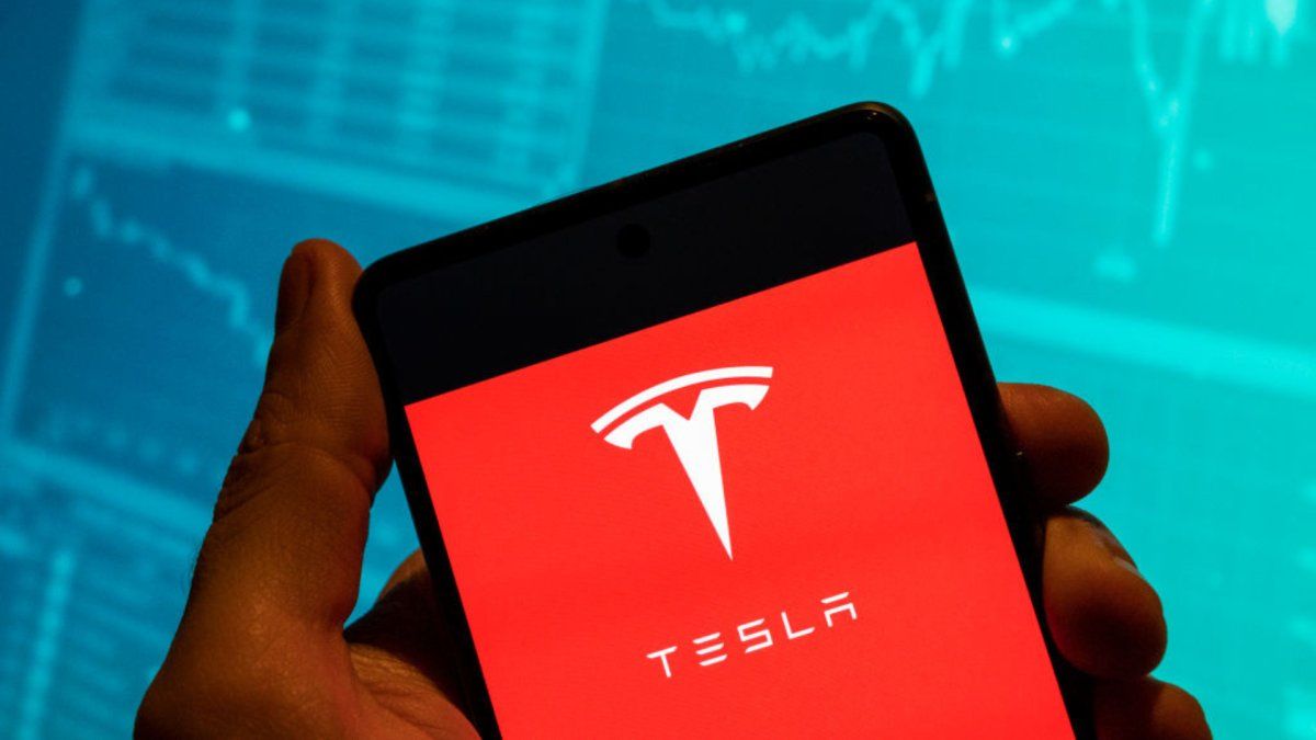 Fuerte sangría de Tesla.