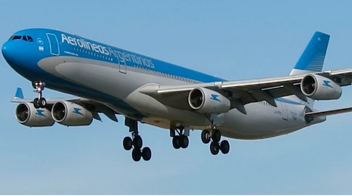 Nicolás Maduro prohibió que los aviones de Aerolíneas Argentinas transiten sobre el espacio aéreo venezolano.