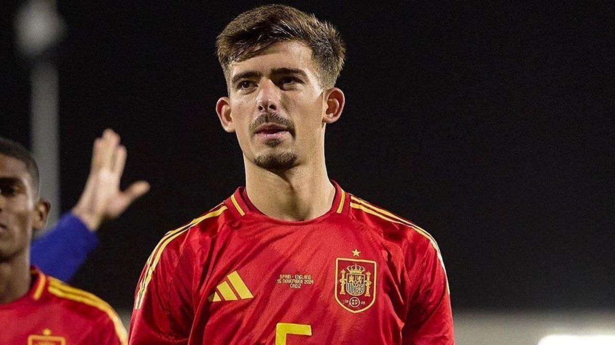 Kike Salas, involucrado en las apuestas deportivas, además de jugar en el Sevilla fue jugador de la Sub-21 de España.