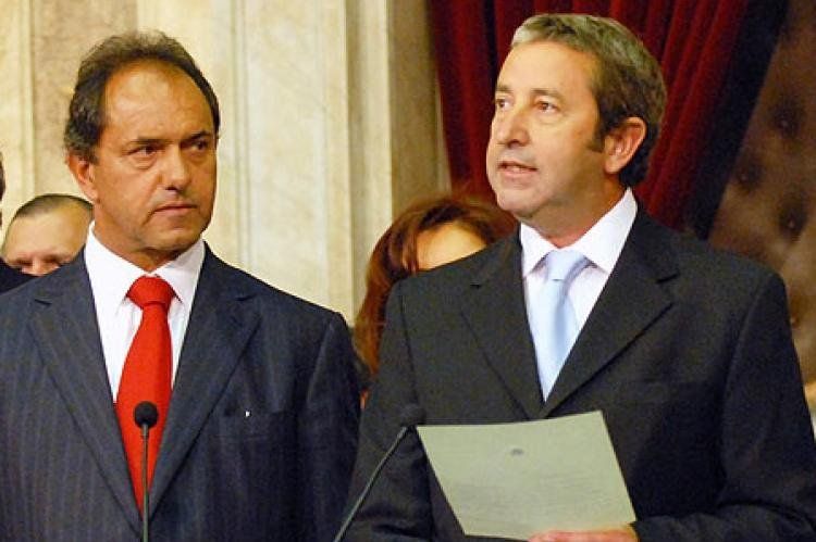 La cena entre Scioli y Cobos generó malestar en el kirchnerismo.