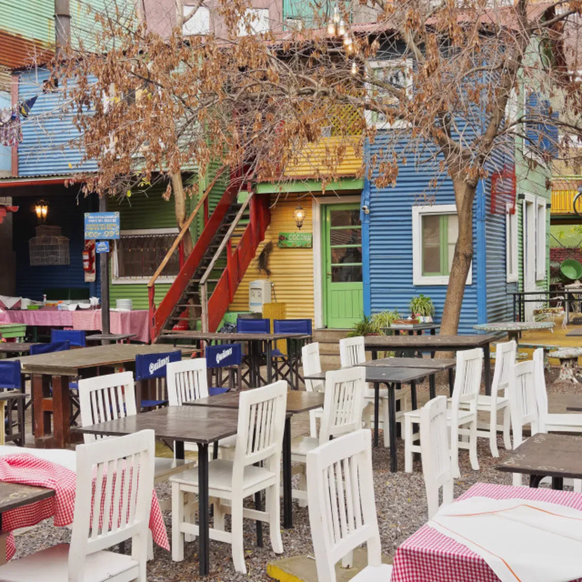 Gran Paraíso es uno de los restaurantes de época en que en el patio se mantiene un conventillo del año 1.890.