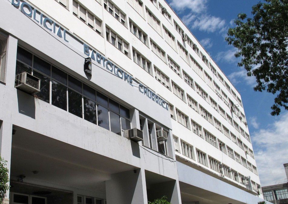 Fachada del Hospital Churruca, donde una mujer se arrojó del 4to. piso.