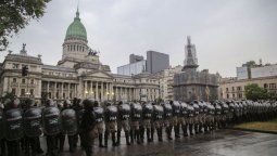 altText(Diputados quieren saber cuánto cuestan los operativos de seguridad frente al Congreso)}