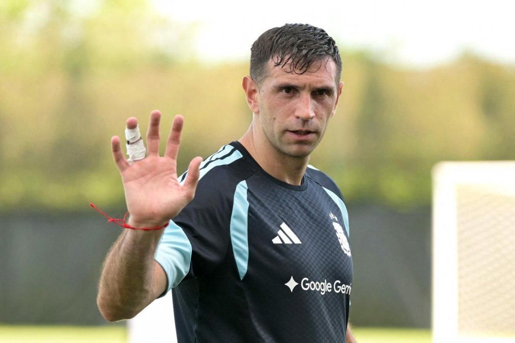 Se reveló porque se cayó el pase del Dibu Martínez a Juventus: Conmoción y sorpresa.