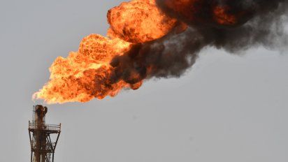 Arabia Saudita reduce su producción de petróleo