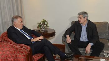 Osvaldo Jaldo y Agustín Fernández consumando su traición. Osvaldo Jaldo y Agustín Fernández consumando su traición.