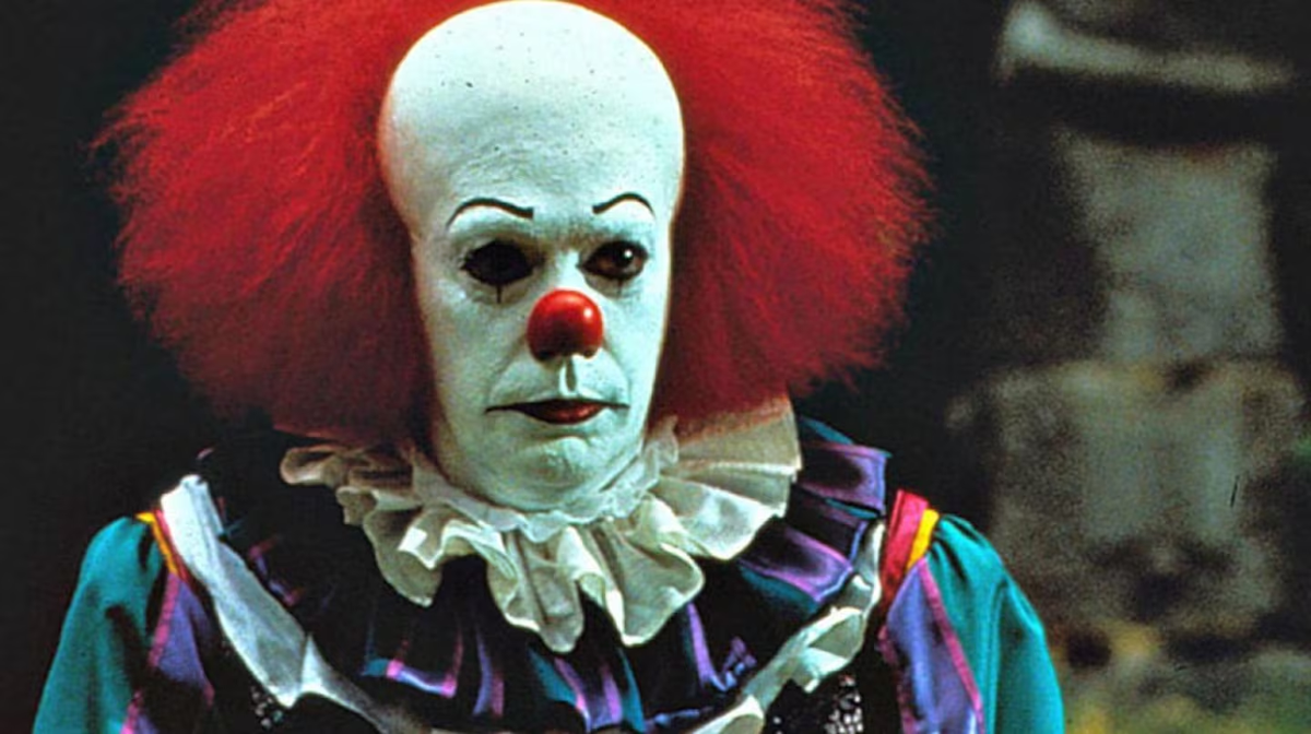 Curry interpret&oacute; a Pennywise, Wadsworth, Long John Silver y numerosos personajes, adem&aacute;s de trabajar como actor de voz, videojuegos y teatro, con tres nominaciones a los Tony.