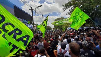 Gerardo Martínez (UOCRA) dijo que el Gobierno le garantizó que la obra pública continúa, la que está en curso, la licitada y la que estaba aprobada... Gerardo Martínez (UOCRA) dijo que el Gobierno le garantizó que la obra pública continúa, la que está en curso, la licitada y la que estaba aprobada...
