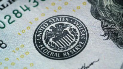 Dólar no cede y consultoras ya alertan inflación del 100%